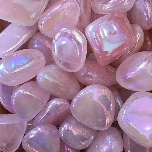 The benefits and uses of rose quartz are to attract love and improve relationships.