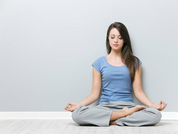 Beginners to practice meditation should sit comfortably and focus on the breath