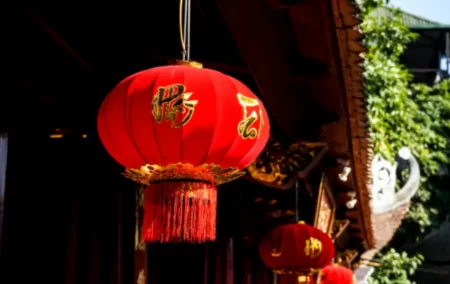 How to Use Red Lanterns in Feng Shui