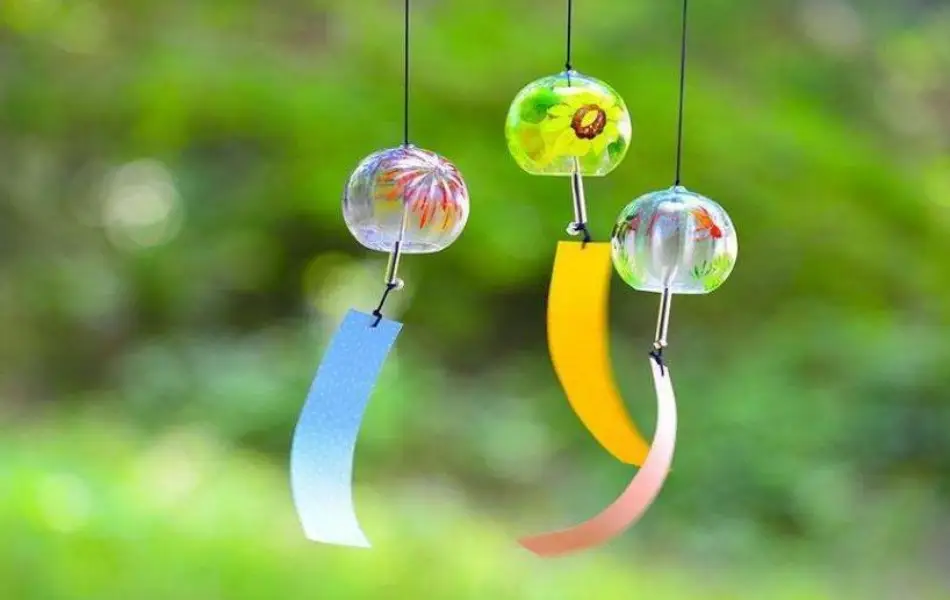 How to Use Wind Chimes in Feng Shui - LotusBuddhas