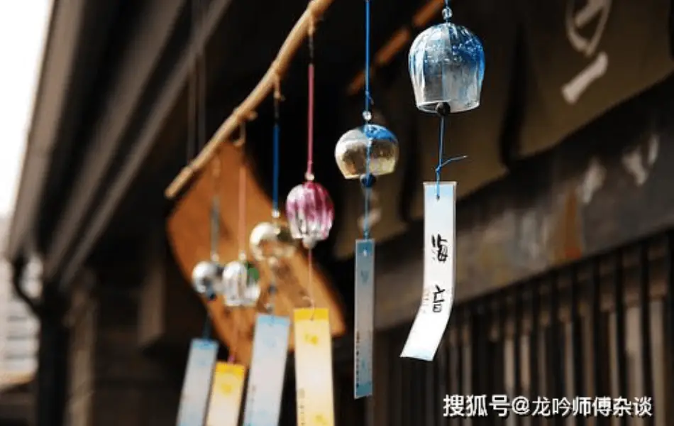 How to hang wind chimes to create good feng shui