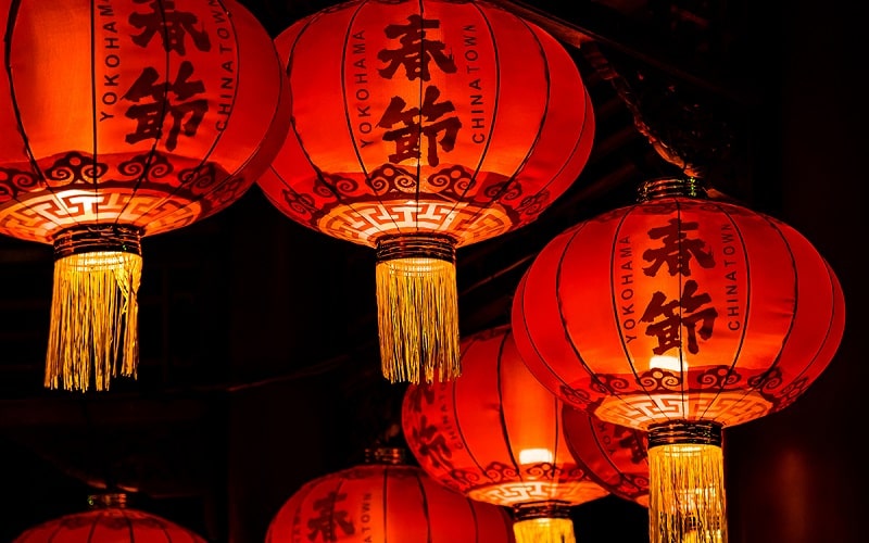 Red lanterns are feng shui item to attract luck and wealth