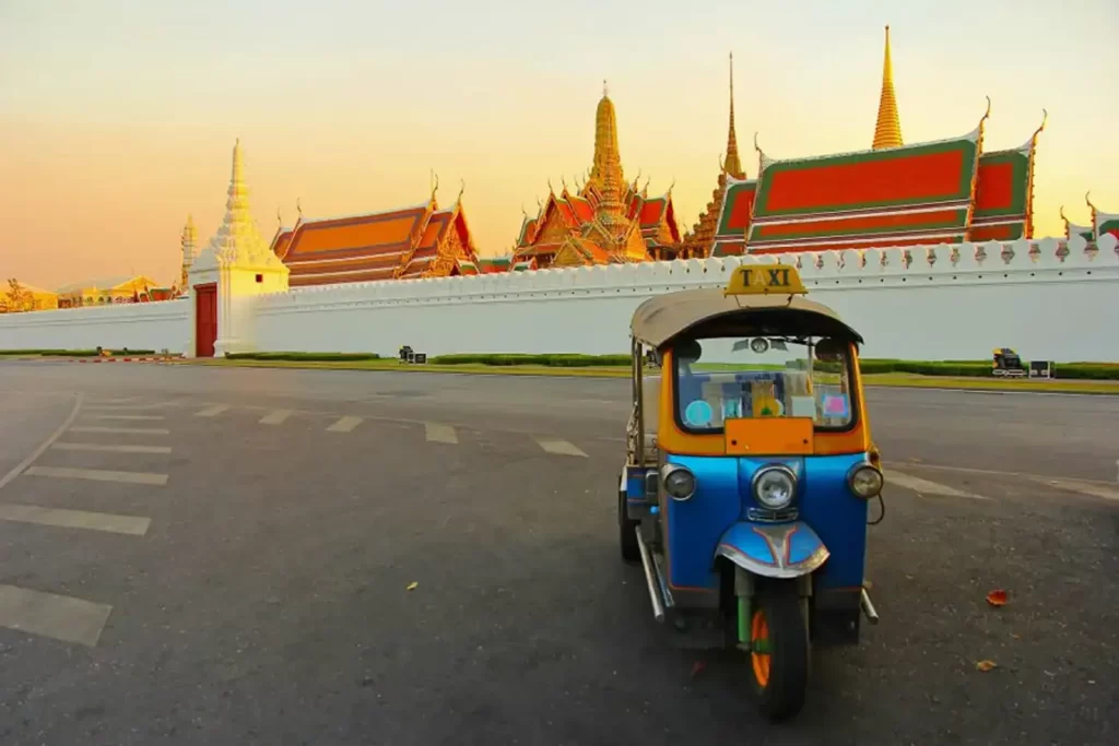 How to get to Wat Phra Kaew temple