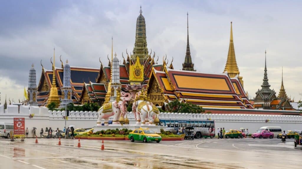 The Emerald Buddha Temple has majestic architecture no different from a palace 02