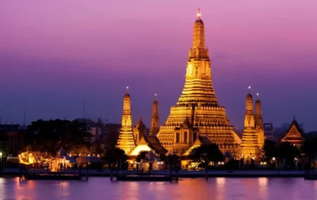 Wat Arun Temple is A Must-Visit Tourist Attraction in Bangkok